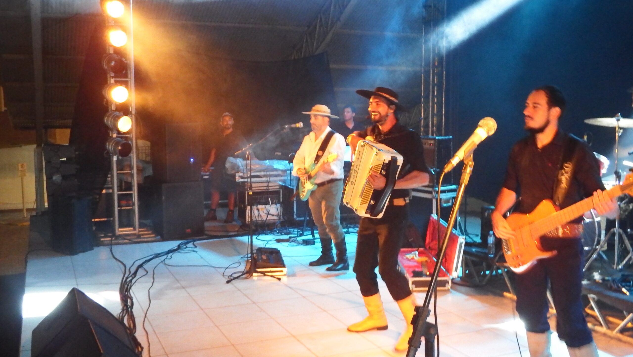 Cantor André Teixeira animou aos fiéis na Praça Central