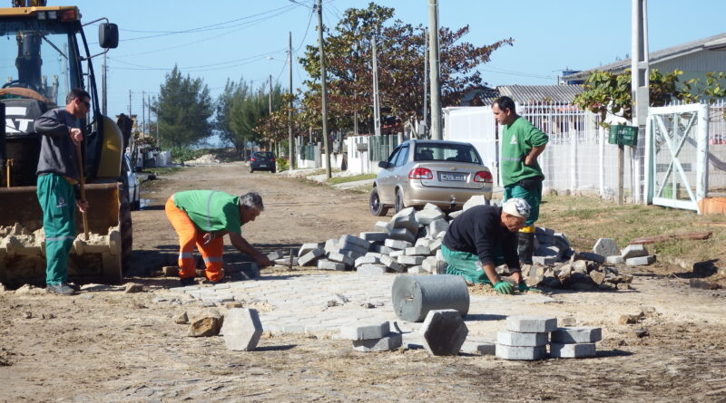 Rua na Praia da Meta teve tubulação rompida com chuvas