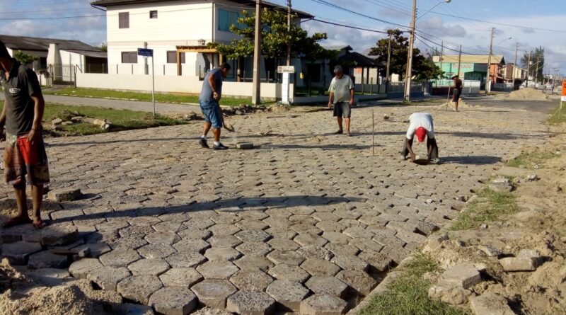 Revitalização de trechos vai melhorar o trânsito na parte com lajotas