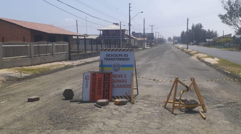 Oras da Avenida Beira Mar aguardam asfalto